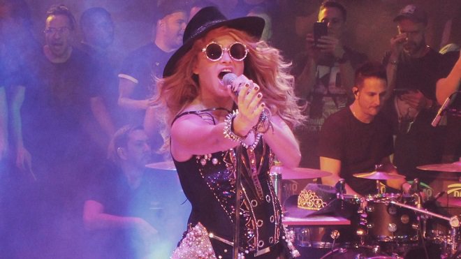 cinconotas's tweet photo. Paulina Rubio (@paurubio): la noche dorada del @domocaremty 
https://t.co/K0Yrd5Whih
Por: Anlli Rmz
#PaulinaRubio #CincoNotas #DomoCare https://t.co/rMEdouZGbj