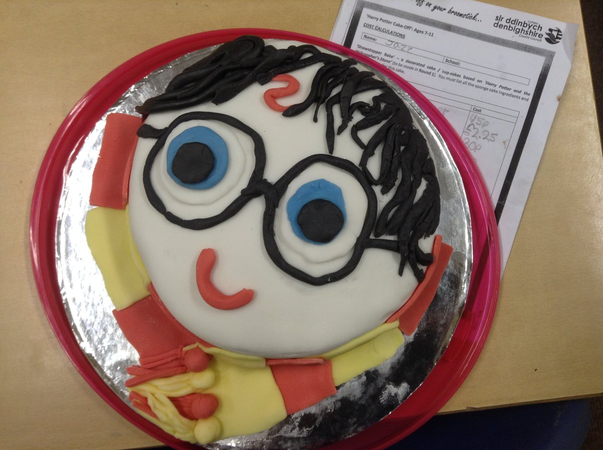 trefnantysgol's tweet photo. We were blown away on our broomsticks by the entries for the #HPCakeOff today. @cyfoeth_enrich https://t.co/unAvagq6Zz
