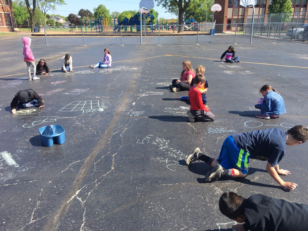 ForestRoad_2nd's tweet photo. ABC Countdown! Outside Math Day for letter "O". Second graders making arrays with sidewalk chalk. #ForestRoadSchool https://t.co/osOAEcIMJ9
