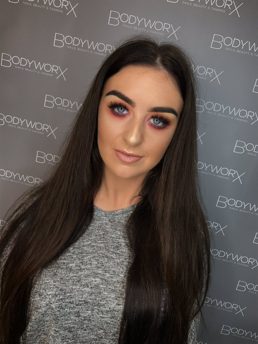millyymakeup1's tweet photo. Playing with colour today #festival #festivalmakeup #parklife #parklifemakeup #manchester #manchestermakeup @EldoraEyelashes M103 and H167 💖 https://t.co/4UN4fZUqdg