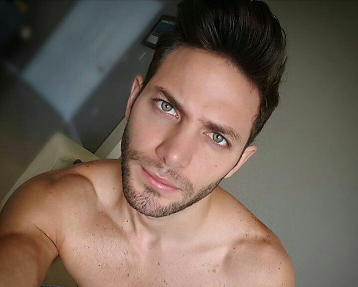 gabrielcoronel's tweet photo. Soltero... Busco novia! https://t.co/SmQmkDSleZ
