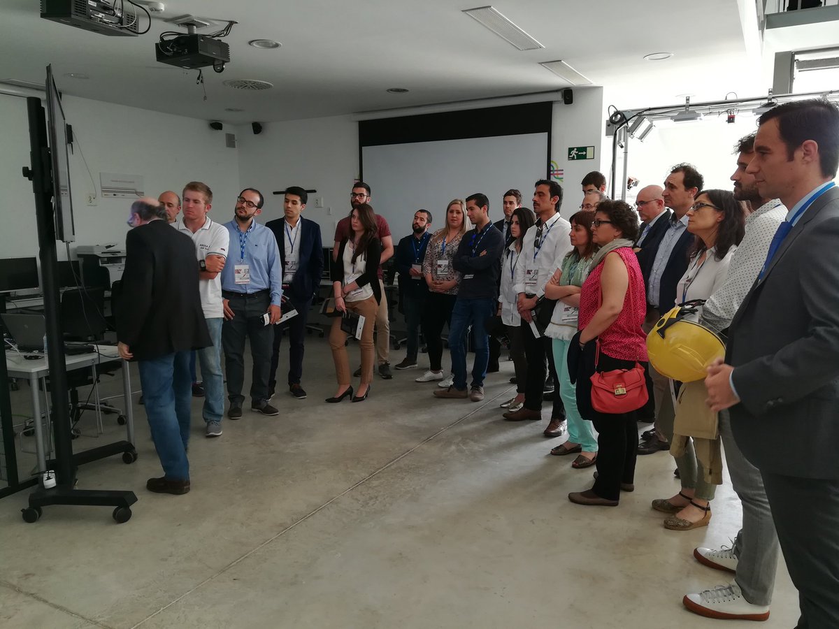 pilarfalarcon's tweet photo. Demos #RFID y #robotica colaborativa en el #CDLOGISTICA @ITAINNOVA @AragonEMPRESA #ForoPILOT2017 https://t.co/20T3hmF2J6