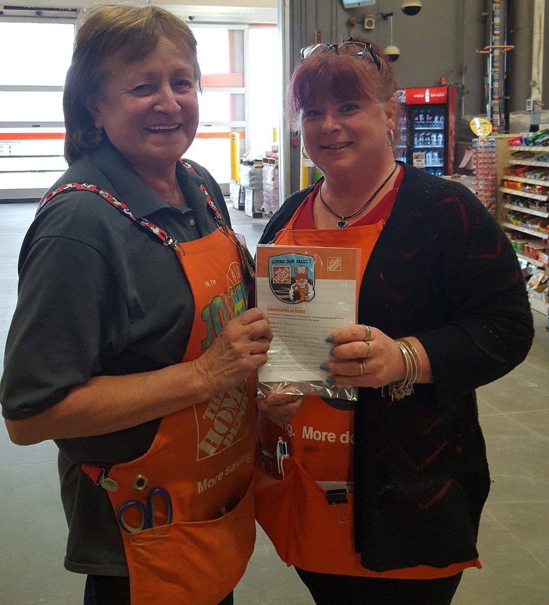 SmithSherral's tweet photo. Asm Sherral recognizing Pro cashier Joanne 3 commercial cards and 3 pro extra last week! @SaraChams2613 @corelli189 @ctk012 @HomeDepot2615 https://t.co/zlXNHlP4iq