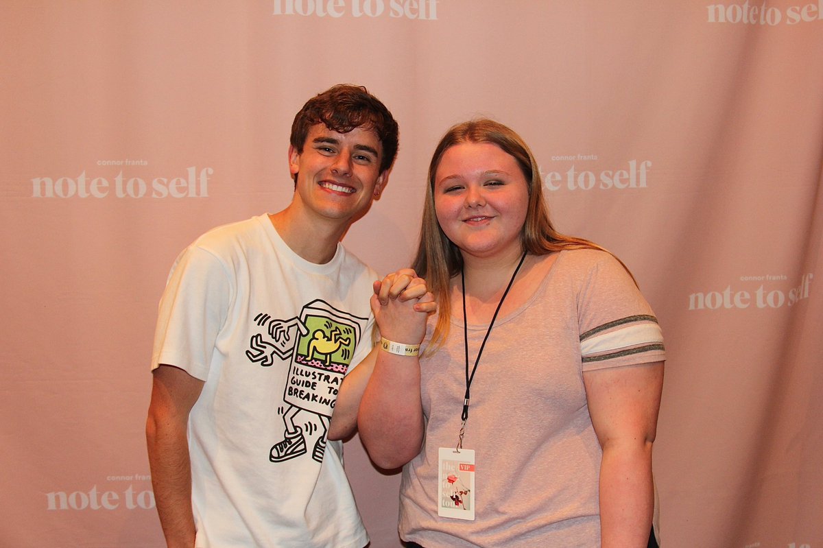 ohmymymyyyy's tweet photo. happy #frantasticmonday !! i'm soo happy i met @connorfranta and @luvyoselftc 💛 u guys made me the happiest i've been in awhile, love u guys https://t.co/tzAy6b023X