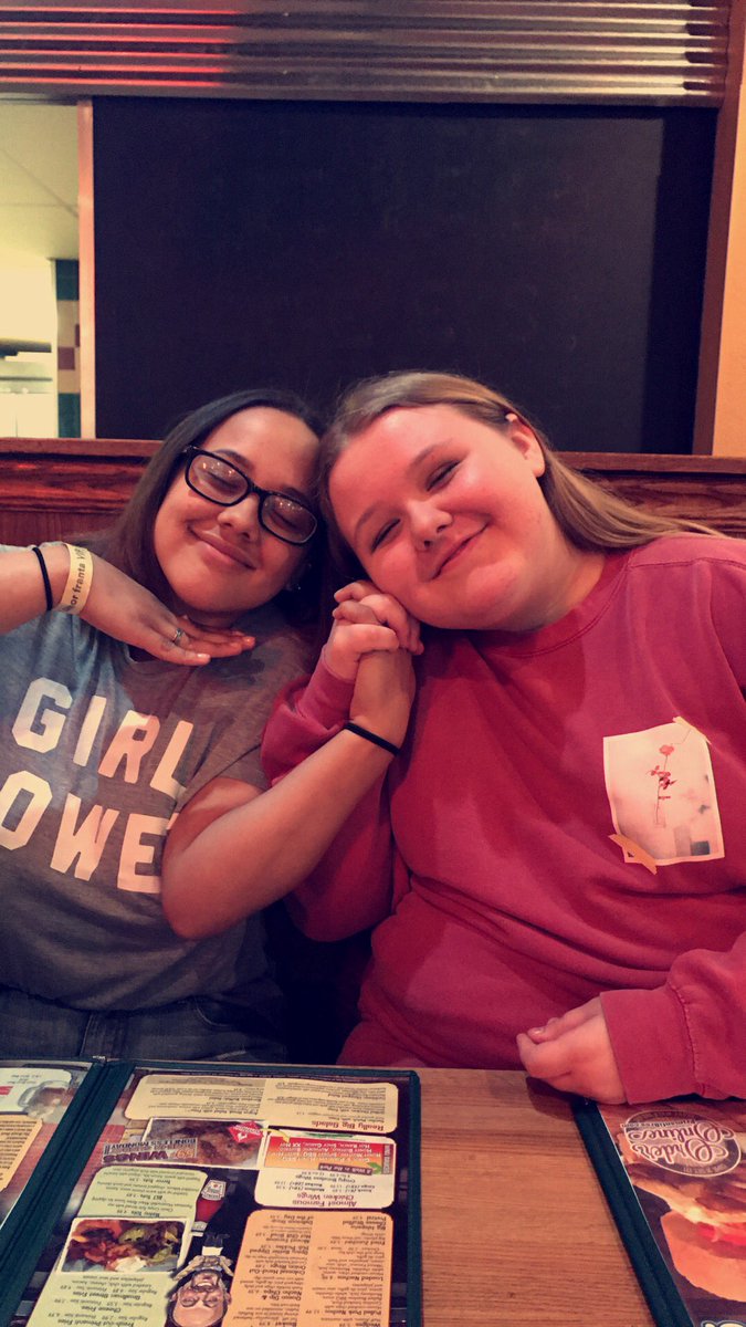 ohmymymyyyy's tweet photo. happy #frantasticmonday !! i'm soo happy i met @connorfranta and @luvyoselftc 💛 u guys made me the happiest i've been in awhile, love u guys https://t.co/tzAy6b023X