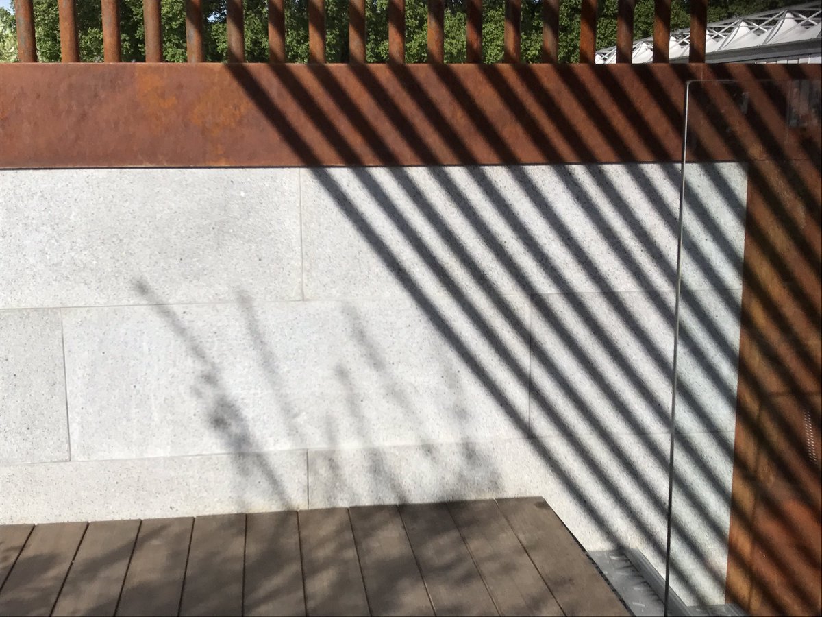 KateGouldGarden's tweet photo. #RHSchelsea #shadows https://t.co/jewO0ddECy