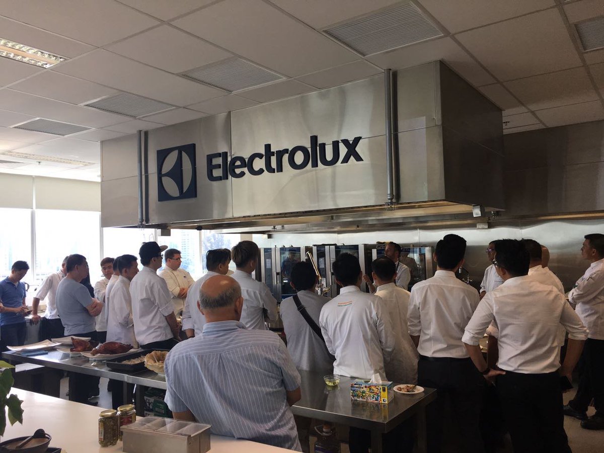 WACSworldchefs's tweet image. In case you missed it! Snapshot from Singapore Electrolux Arts &amp;amp; Science Worldchefs Cook&amp;amp;Chill seminar :bit.ly/2rIrAFd #chef2chef