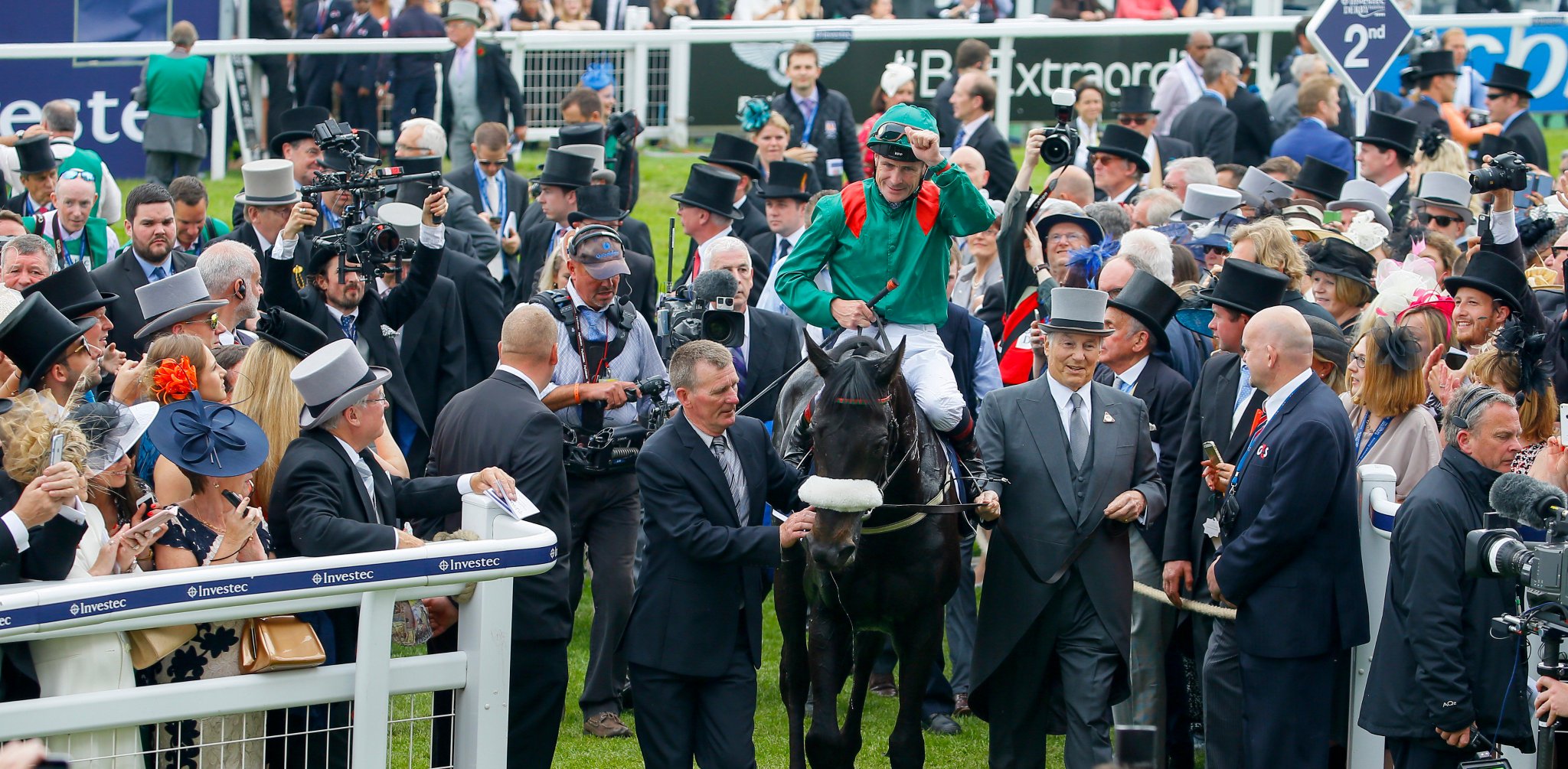 Happy birthday Pat Smullen!   Derby winner 2000 Guineas winner Royal Ascot Gold Cup winner 