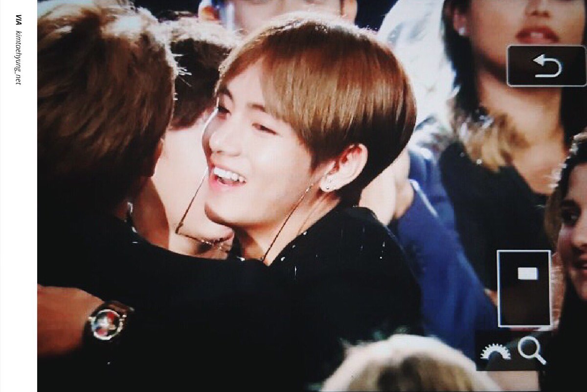 happytaepics's tweet photo. 170521 • mark this day to be one of taehyung's happiest days https://t.co/pr9K0OnVIu