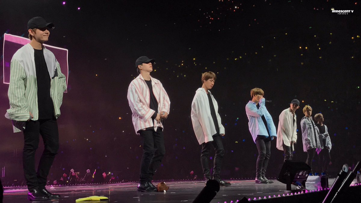 IRIDESCENTV95's tweet photo. hope to see you boys soon, I miss you all so much!ㅠㅠ

#BTS #방탄소년단 @BTS_twt https://t.co/keeyTz445u