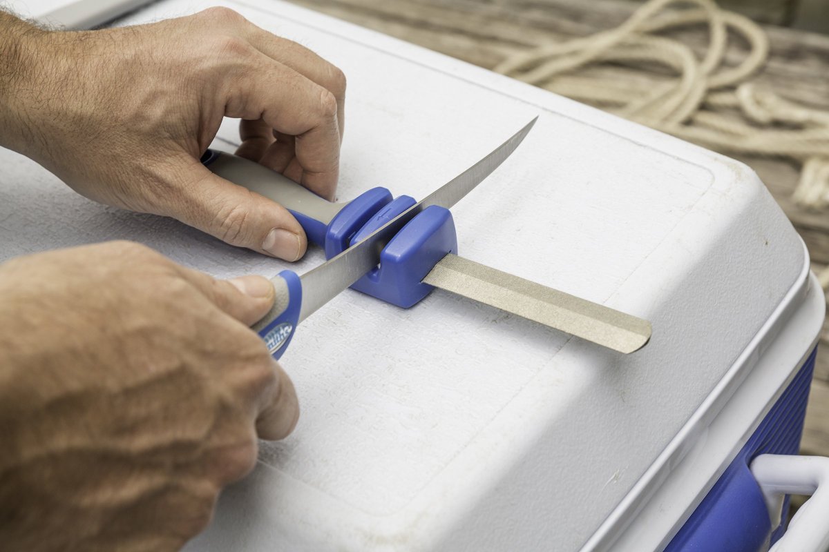 SmithsProducts's tweet photo. Get ready for our new Diamond Coated Hook File + Knife Sharpener! It sharpens all types of standard-edge knives + fish hooks. Coming soon. https://t.co/12lqF18T17