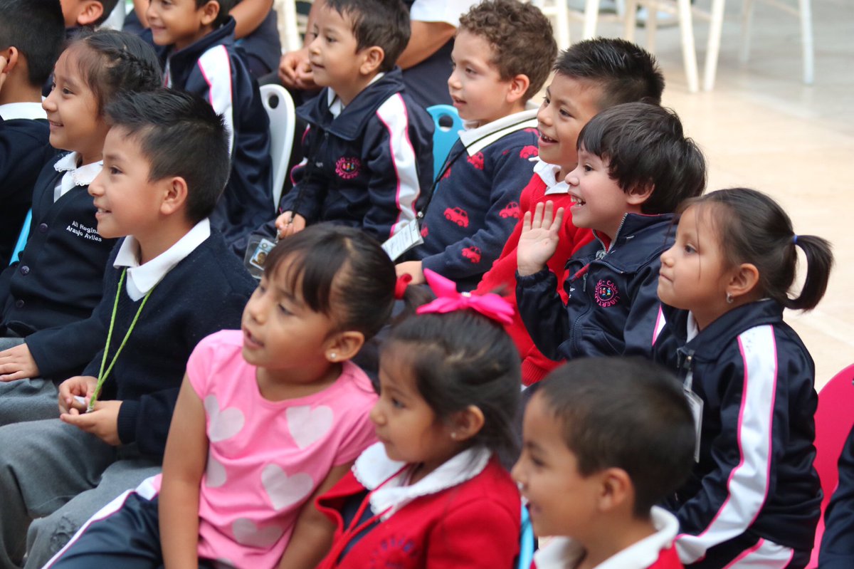 Valencia_Guzman's tweet photo. Los pequeños disfrutaron de un espectáculo de magia antes de iniciar el evento con @ManceraMiguelMX #MAEPI #PrimeraInfancia https://t.co/6waE92TXDw
