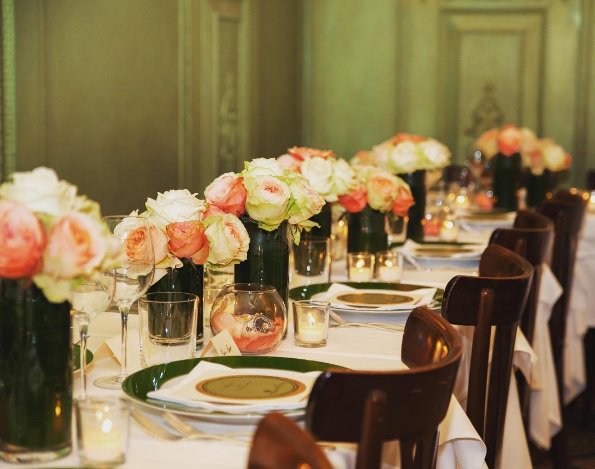 PlanAEvents's tweet photo. One of our favourite event set ups to date: beautiful and simplistic Italian décor with a neutral floral arrangement #events #Milan #flowers https://t.co/Tu8P5bAoim