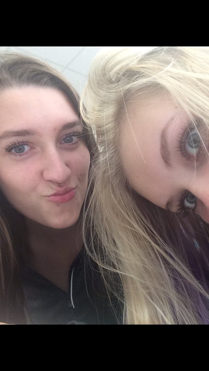Makayla_Boylan's tweet photo. HBD mandy 🌻💛 hope your day is as joyful as you 💗 https://t.co/QaovIoF5Cz