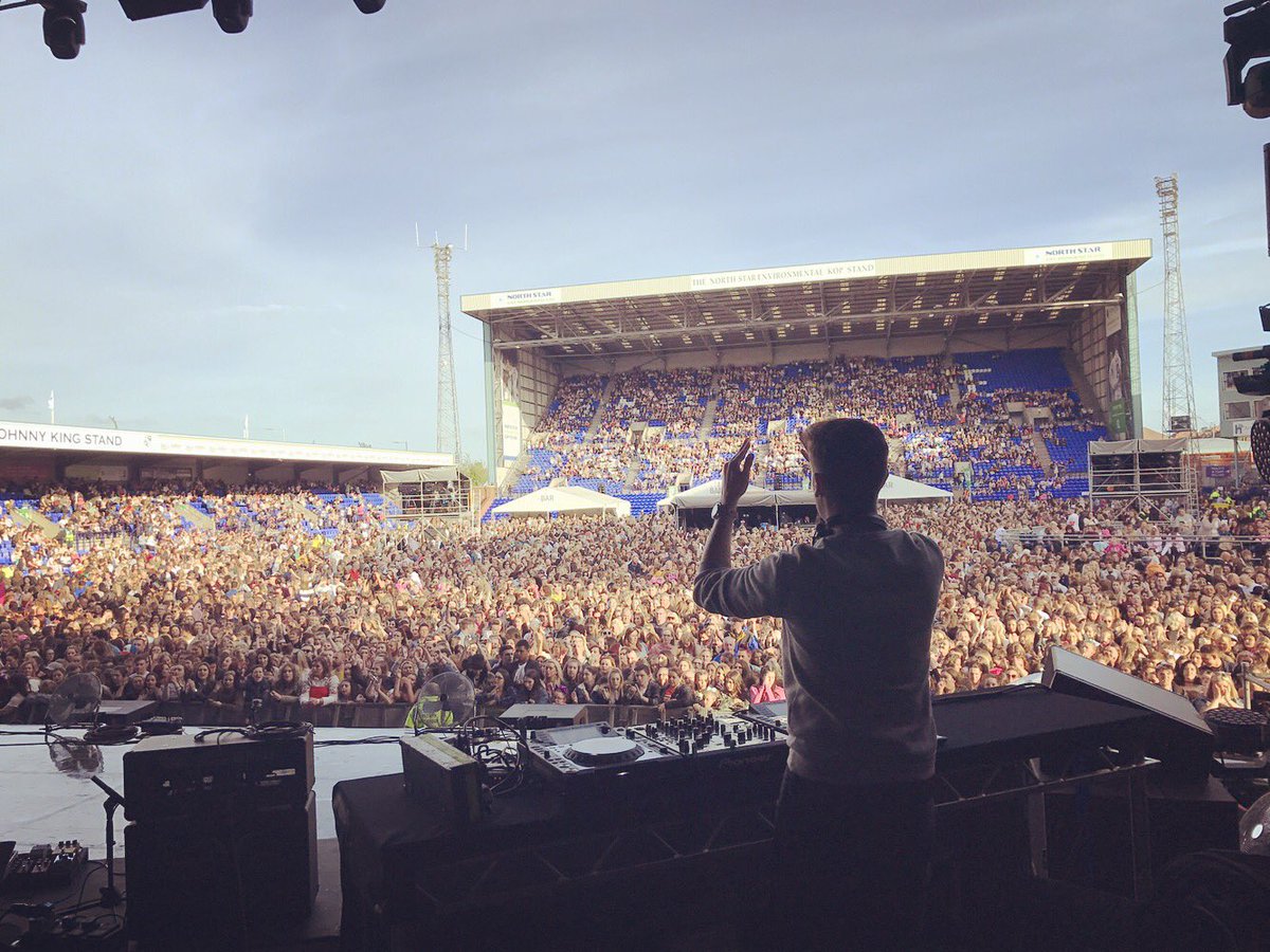 Great time DJing at <a href="/wirral_live/">Wirral Live</a> yesterday. Big crowd at Tranmere Rovers. Felt like Eric Nixon between the sticks at the Cowshed end. ⚽️🎉😀