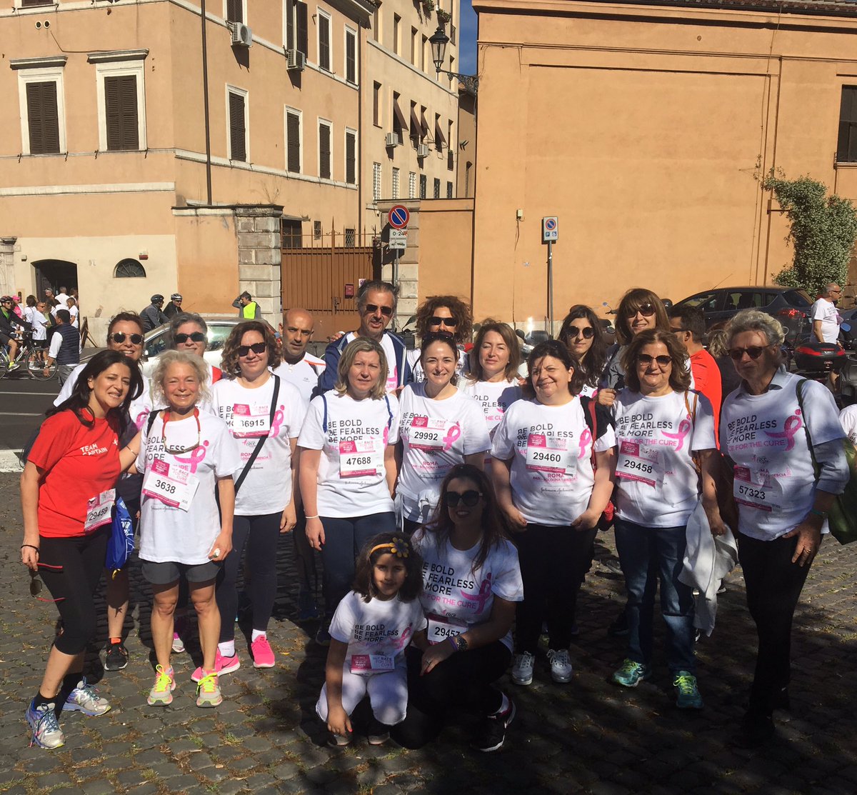 A_Donne_Consob's tweet photo. #ADC e @ADBI_ONLINE fanno squadra per la prevenzione! #RacefortheCure2017 #sensibilizzazione #teambuilding #sport https://t.co/dDMcqCDqdU