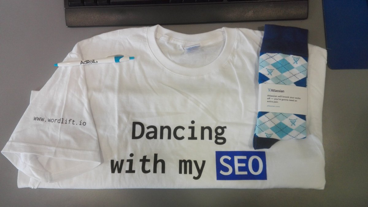 g_dukic's tweet photo. Вратила се @acrylic_noons са @TNWconference и донела нам дивне поклоне! ❤ 🎁 🎉 https://t.co/vBM5Wm3JBa