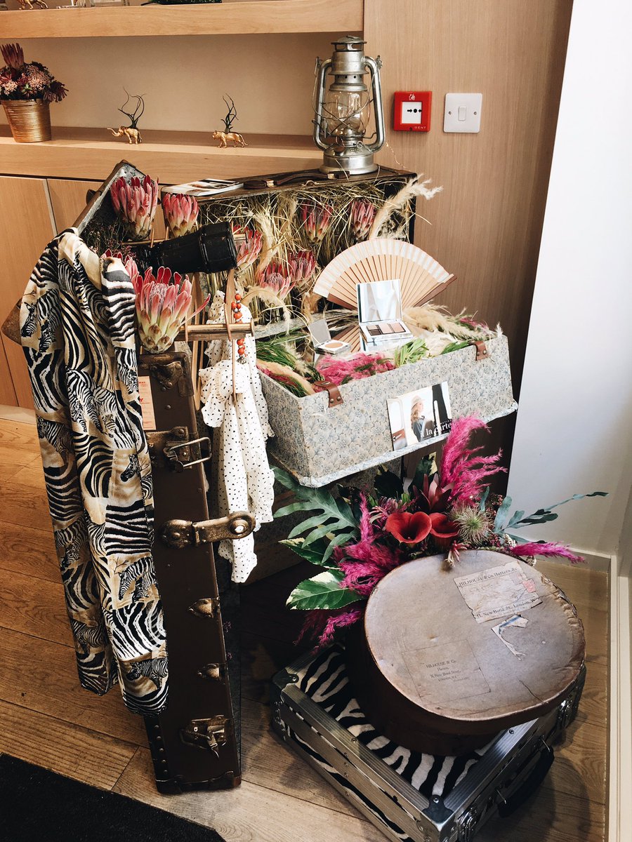 lostfoundkeep's tweet photo. My #ChelseainBloom display is now up @aLaCarteLondon 🌺 If you're in the area come take a look 👀🐆🦏🌾 https://t.co/hlyRttkPaH