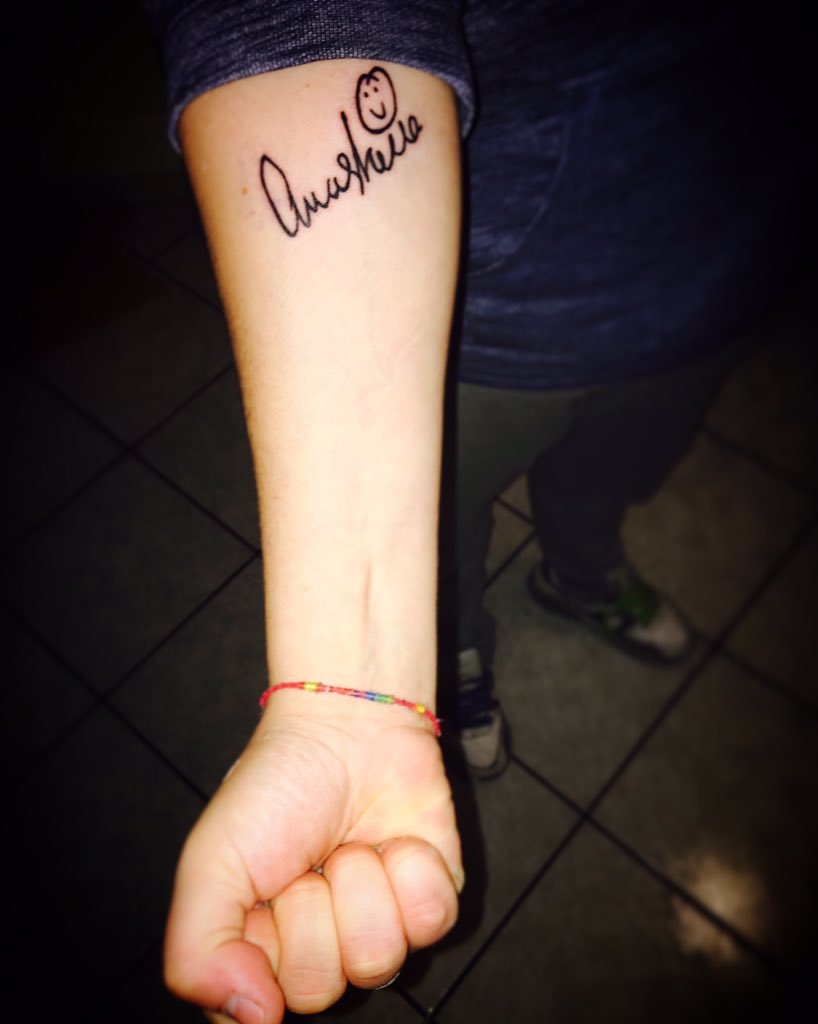 antiproiettili's tweet photo. @AnastaciaMusic @thismorning @ITV I hope u like this, it's your autograph on my copy of #A4APP 💕🎧⚓️ @AnastaciaMusic https://t.co/YTSNreWa0o