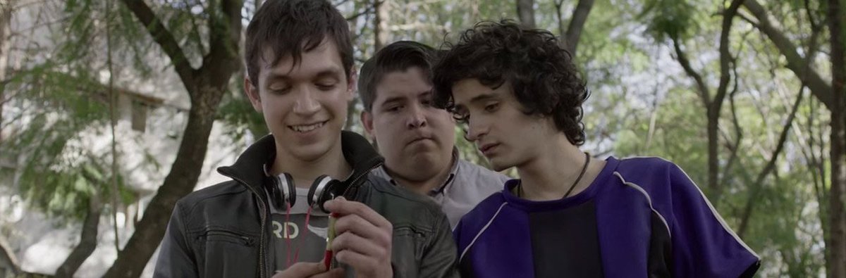 Gatopardocom's tweet photo. #SopladoraDeHojas, una épica cotidiana sobre la juventud de la Ciudad de México. https://t.co/jPH2vkMWo2 https://t.co/wfxJE906mh