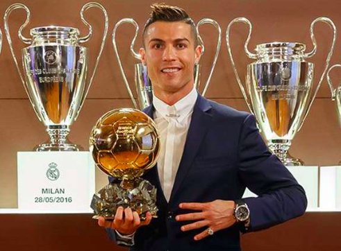 Footballtweet's tweet photo. Not a bad 12 months for Cristiano Ronaldo:

🏆 Champions League
🏆 EURO's
🏆 Ballon d'Or
🏆 La Liga

GOAT. 🐐 https://t.co/uhZeWKZLa8