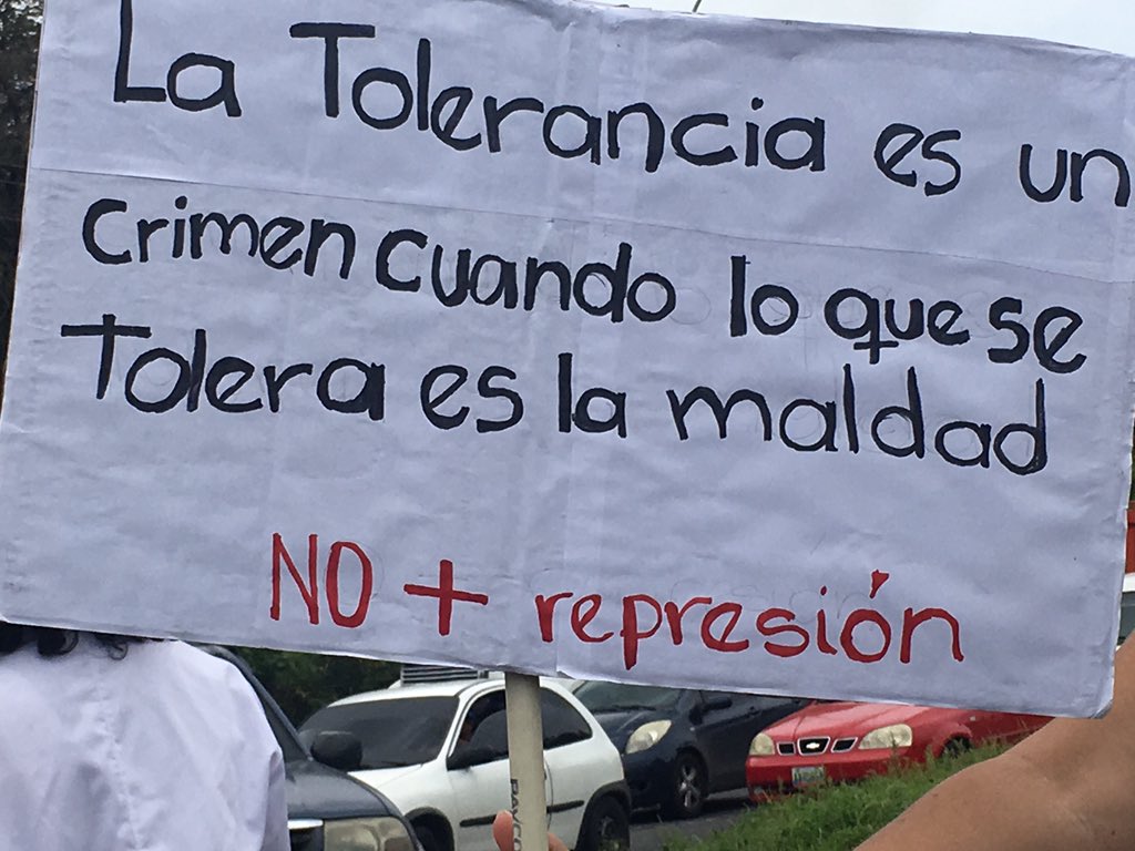 #22Mayo 12:15pm Concentración de Médicos y enfermas Exigiendo medicinas #Araure