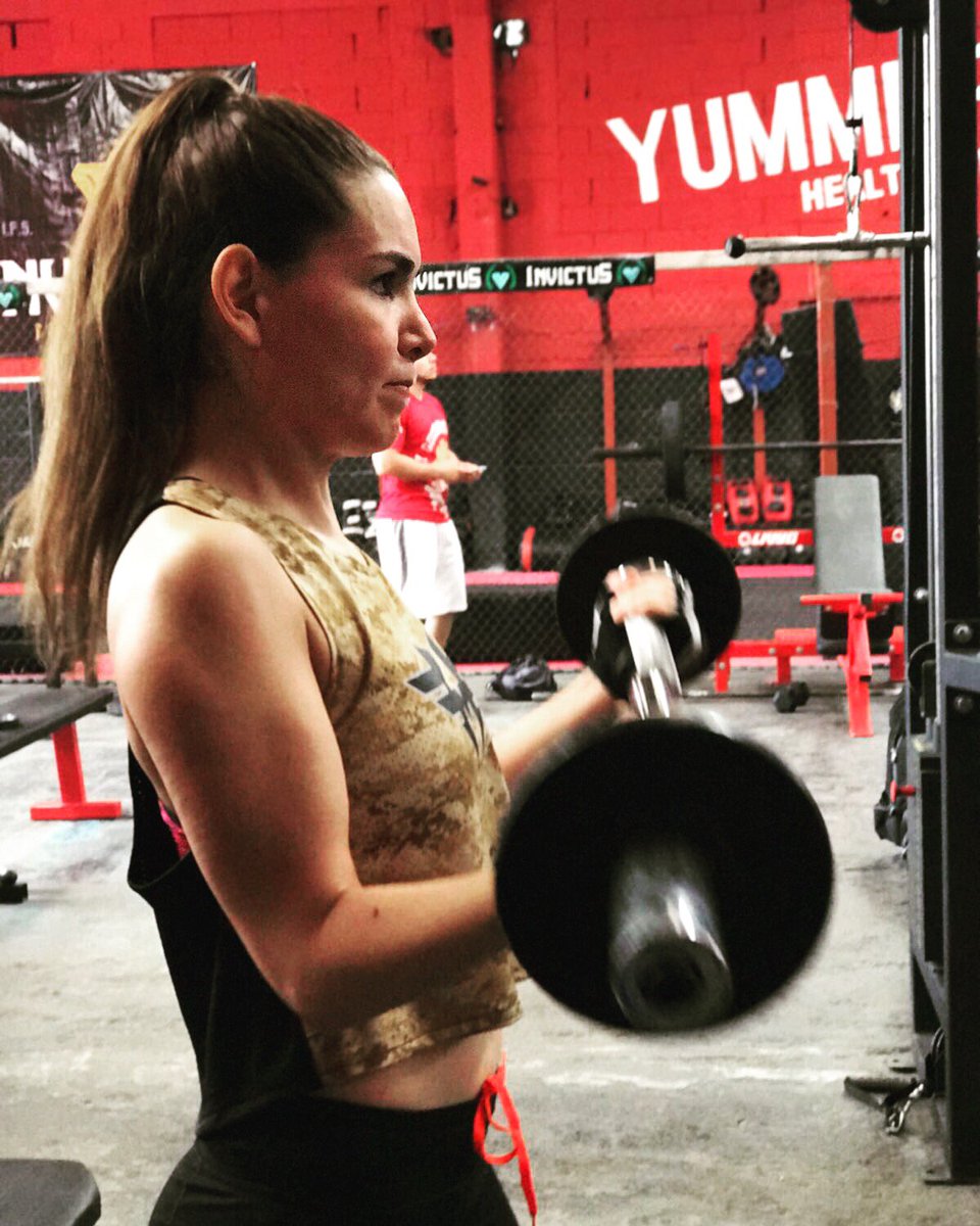 LauraDenisse's tweet photo. Empezando la semana en @Livyc_Fitness !!! 💪💥🔋🔋🔋🔋 #FRSports #LauraDenisse https://t.co/dX3vmzT0JZ