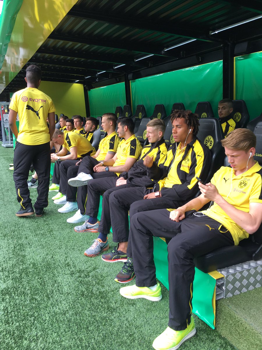 BVB's tweet photo. Unsere Bank: Pulisic, Kyeremateng, Bulut, Sechelmann, Baxmann, Schulte, Serra. #JungeMeister2017 #bvbfcb https://t.co/RRW6OtpaAP