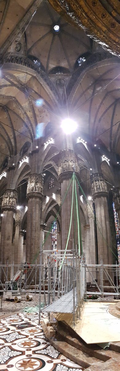 DuomodiMilano's tweet photo. Cosa accade in @DuomodiMilano? I #Cantieri hanno innalzato oltre 60m un grande impalcato per accedere alla cupola e restaurare il #Tiburio https://t.co/U5Xkt2ECzC