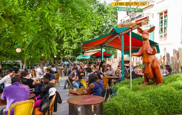Paris's tweet photo. Le beau temps est de retour 😊
Profitez des terrasses parisiennes entre ami-e-s 😎 ☀️

Notre sélection 👉 https://t.co/nXmHCNqvaT https://t.co/BhIffULuZw