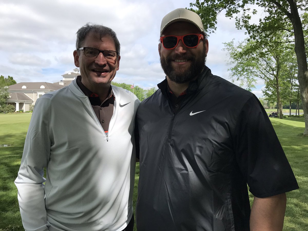 joethomas73's tweet photo. Look who I found at the golf course today! The great @BernieKosarQB! https://t.co/5C7lEHCDvq