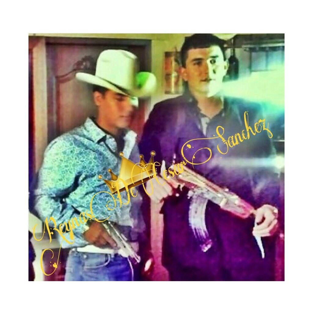 Reynas_deCesarS's tweet photo. Mis dos reyes de corazones👑❤ @cesar_sanchezof @cesar_sanchezof 
#porsiemprearielcamacho #teamreynasdecesarsanchez👑💕 https://t.co/FDUwx9q2e2