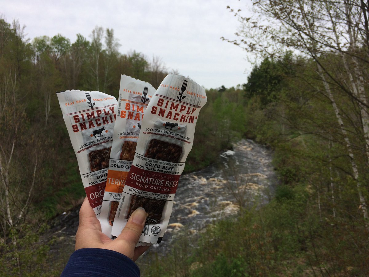 SimplySnackin's tweet photo. Start your week off with our delicious protein snacks! Perfect for work or for an adventure #PlayHardSnackOften https://t.co/Wqn98na9vb