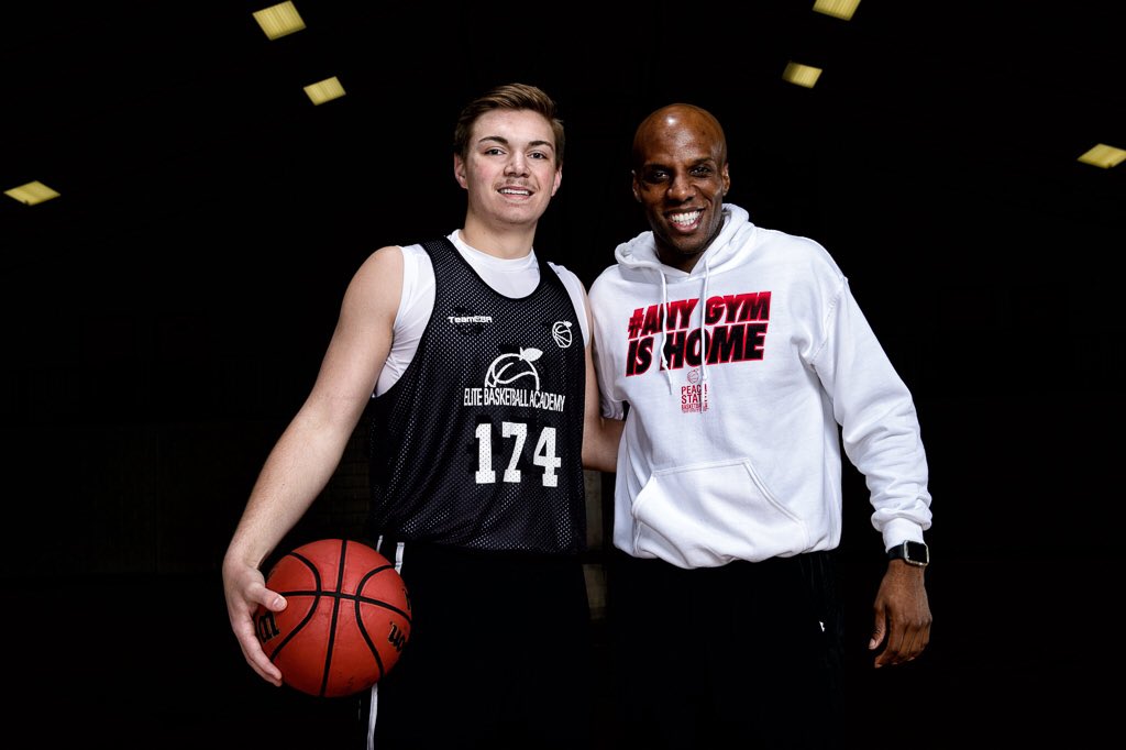 BrandonClayPSB's tweet photo. #EBAFridayNightLights Boys Showcase
June 2
'19 Tanner Poss (TN) shot the eyes out at #EBATop40.
Invite Earned: https://t.co/xz6YWAjhPa https://t.co/hGlWDd9GzC