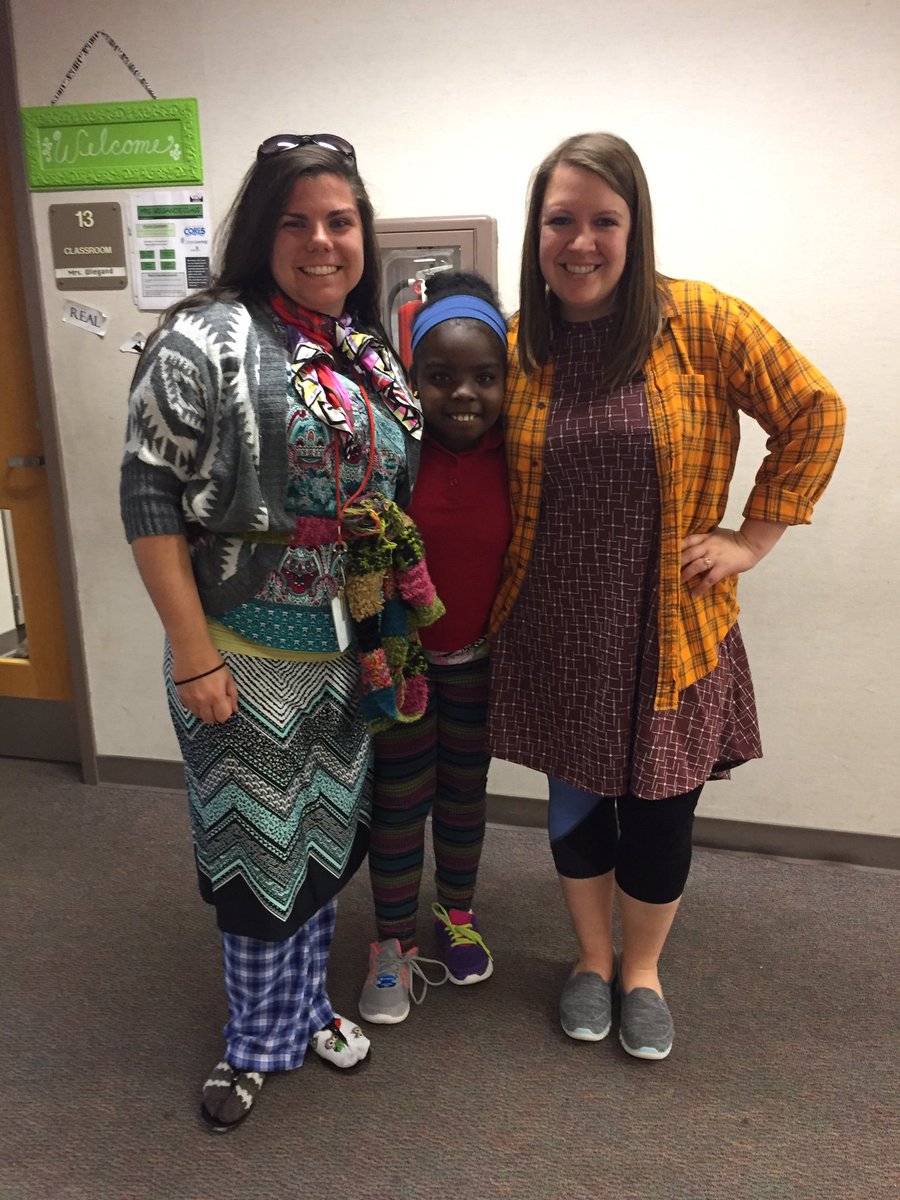 Mismatch Monday! <a href="/Lakeside_Lions/">Lakeside Elementary</a> <a href="/AmberSutton2nd/">Amber Sutton</a> #spiritweek