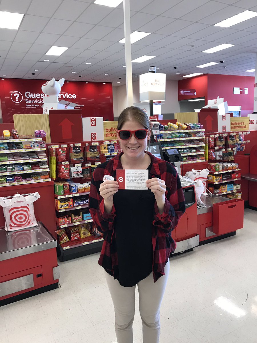 joshua_papes's tweet photo. It's all about service at the Bluff. Way to go team! @Tim_Heit @megansmac https://t.co/IoENyawEbK