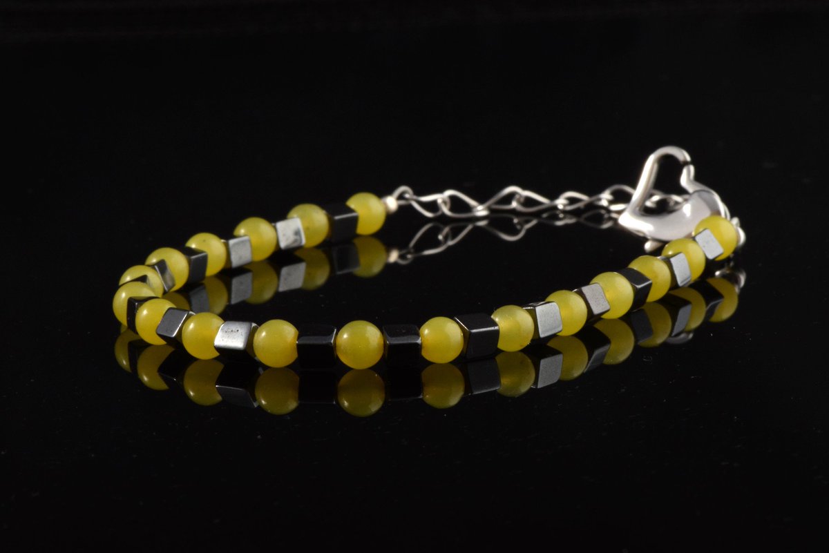 EmperorsScience's tweet photo. Lemon Quartzite and Hematite Bracelet https://t.co/9mnGVcwEik #Shopify #KiiDesign #MothersDayBracelet https://t.co/FFiPiL6ZrZ