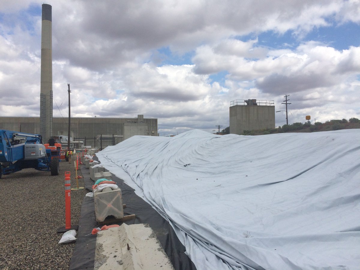 HanfordSite's tweet photo. Crews Finish Placing Protective Cover over Tunnel at Hanford Site. https://t.co/vb0GDlQ2KN #hanfordsite https://t.co/1ZWjIJ1ZH7