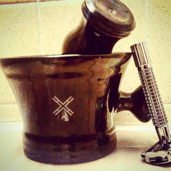 vanderhagen's tweet photo. #Repost from Garrett Crawford #ShaveTools #ShaveSet #VintageShave #ShaveButter #ShaveOil #VintageShaving #VDHSHAVE #MyUniversalVIP https://t.co/qeea8wqUvo
