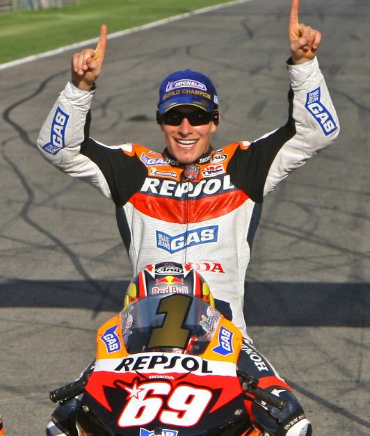 Morna_52's tweet photo. @NickyHayden always my number 1! What a loss to this world!! #RIPNicky #69 https://t.co/GyGZg2fRzO