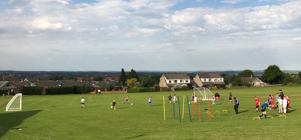 DenbyGrangeJFC's tweet photo. Juniors have started tonight...&amp; it's not raining!!! https://t.co/ohimsCx3Fh