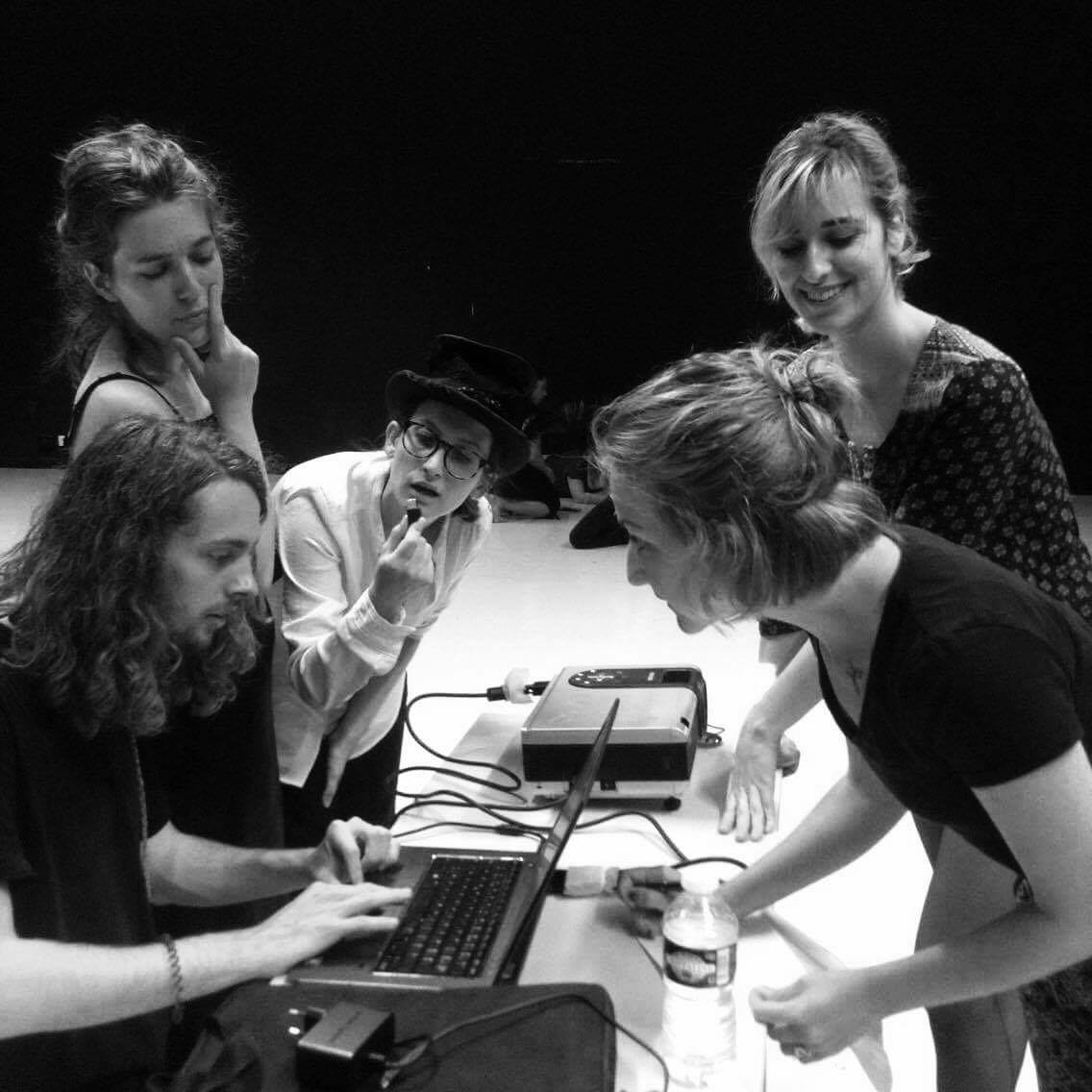 festartcomtlse's tweet photo. J-2 ! Les répétitions continuent ! Nous vous attendons nombreux mercredi 24 mai de 11h à 18h à l'Université Toulouse II Jean Jaurès ! 🎉 https://t.co/t8oLUXZZNH