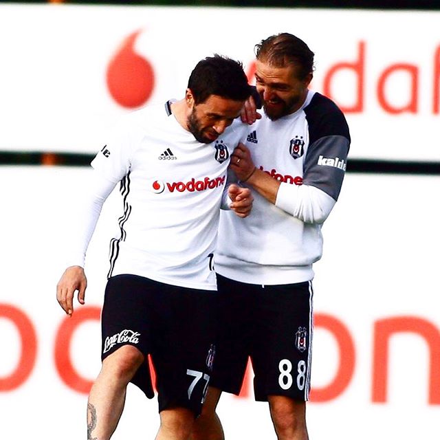 HaberKartali's tweet photo. Beşiktaş'ta olanlar mutlu. 😉 https://t.co/HbynvECYba
