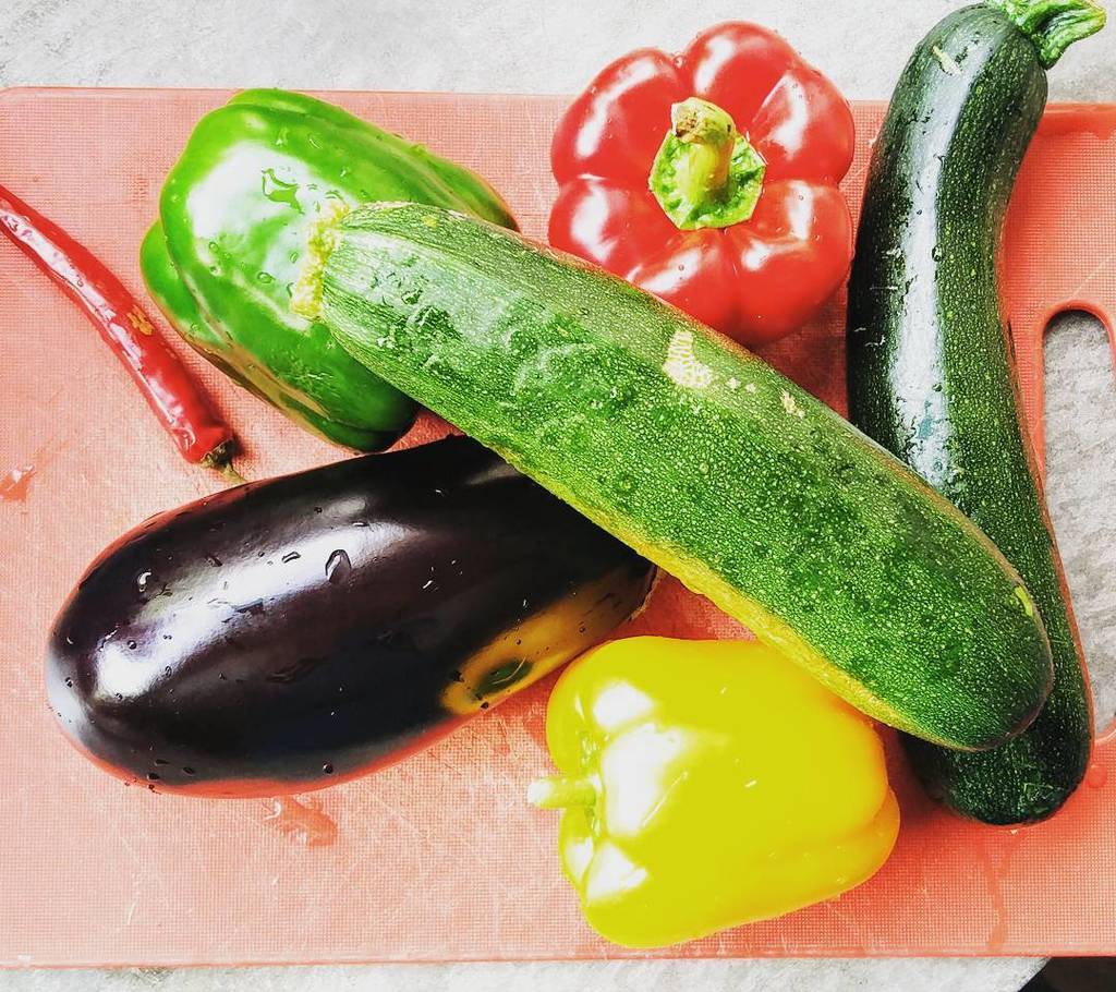 LeontienGlobal's tweet image. Preparing diner 😃
. . . . . . . . .

#healthylifestyle #greenenergy #fitmovement #goodvibes #healthandwealth #fitm… ift.tt/2qP0dsO