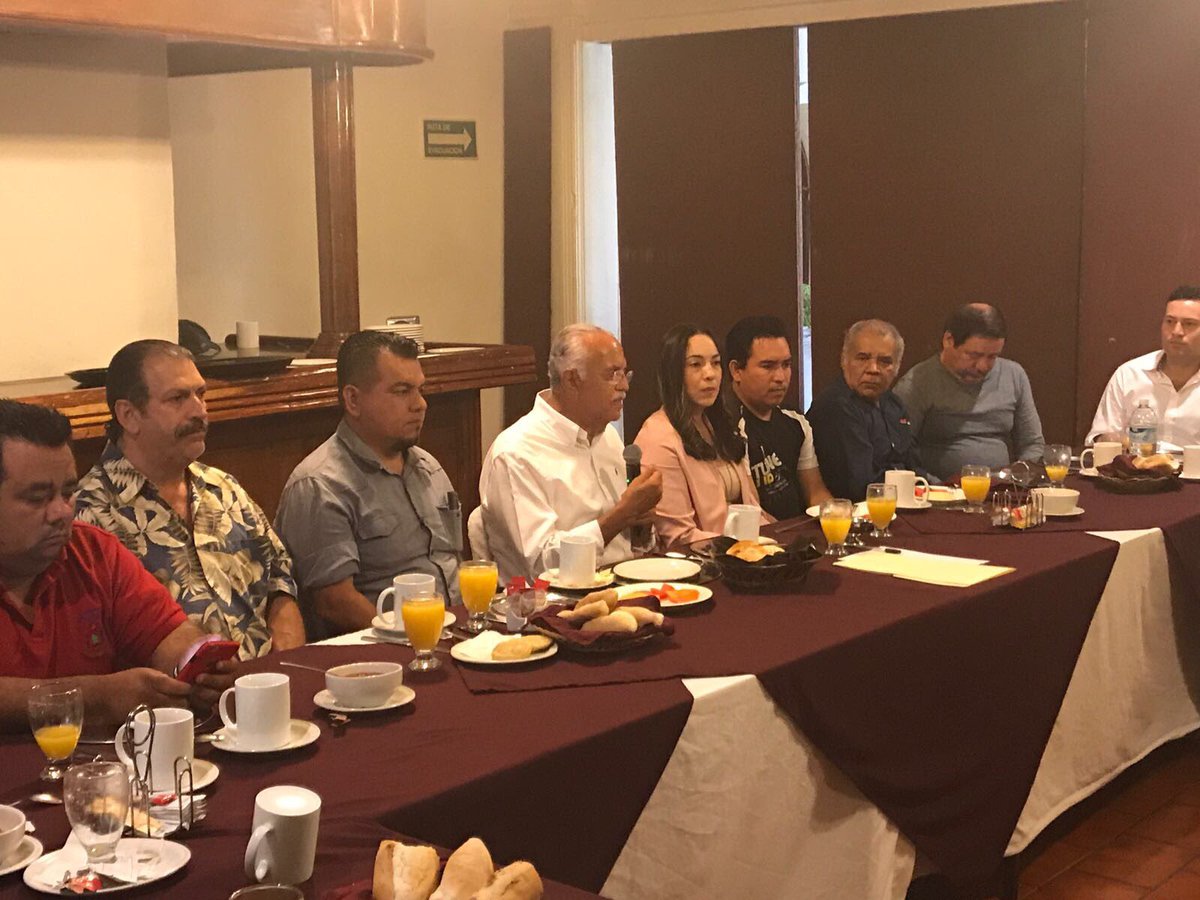 Acudimos a encuentro con académicos para presentar propuestas de <a href="/nayarit_morena/">Morena Nayarit</a>. #LaEsperanzaAvanza con debate e intercambio de ideas.