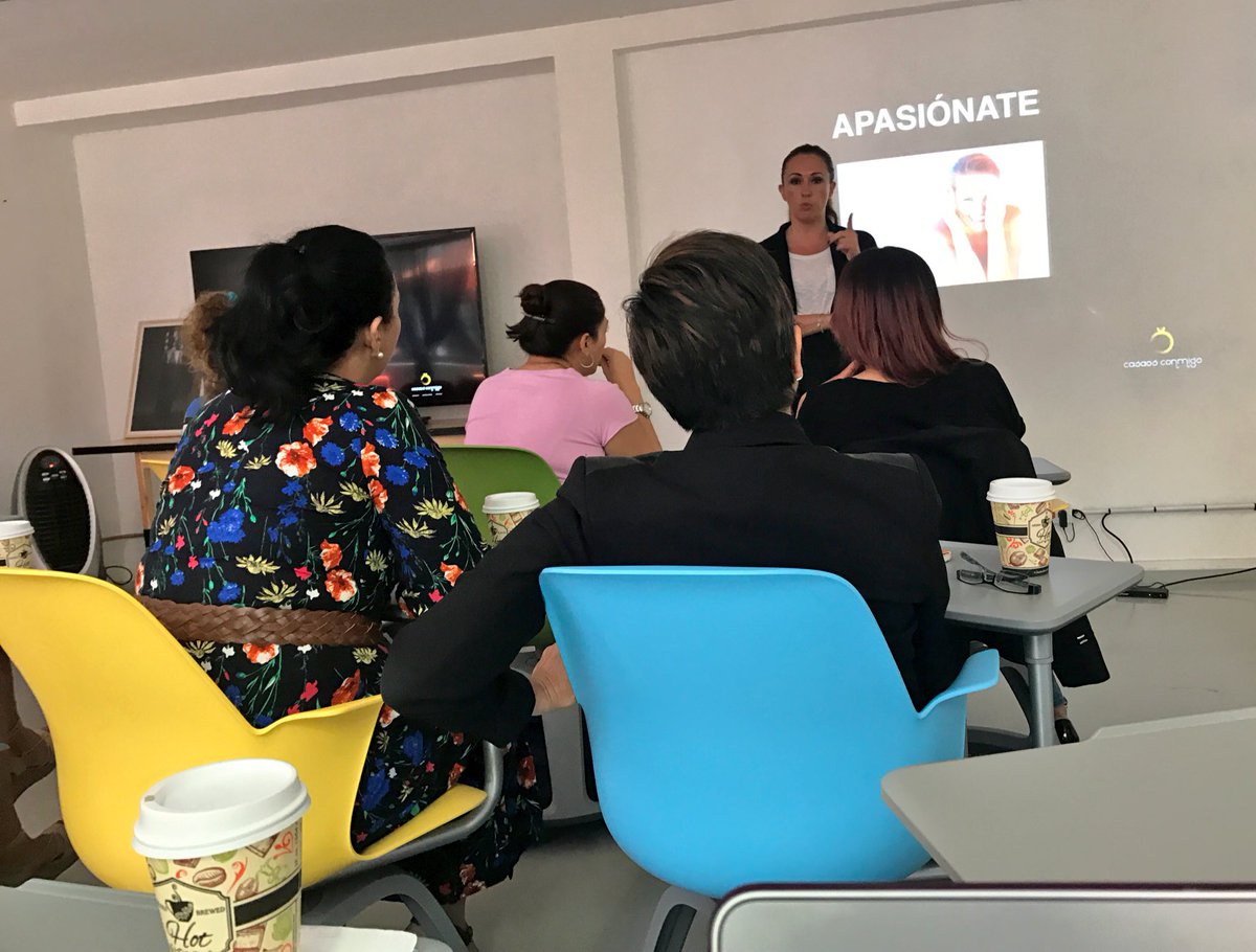 GarageCowork's tweet photo. Damos por iniciada nuestra #WorkingMomsWeek con el monólogo "Heredarás Mis Tacones" de Lara Morato. https://t.co/w9psRFM3oN