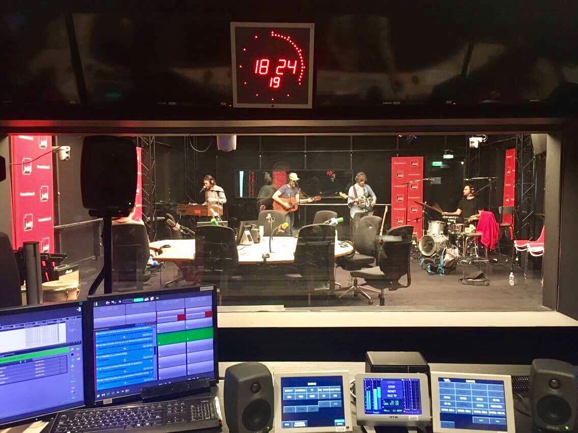 Wellbird_menu's tweet photo. //Hello on sera en live ce soir sur @franceinter dans l'émission #lenouveaurendez vous ! https://t.co/MBdC0vxnB3