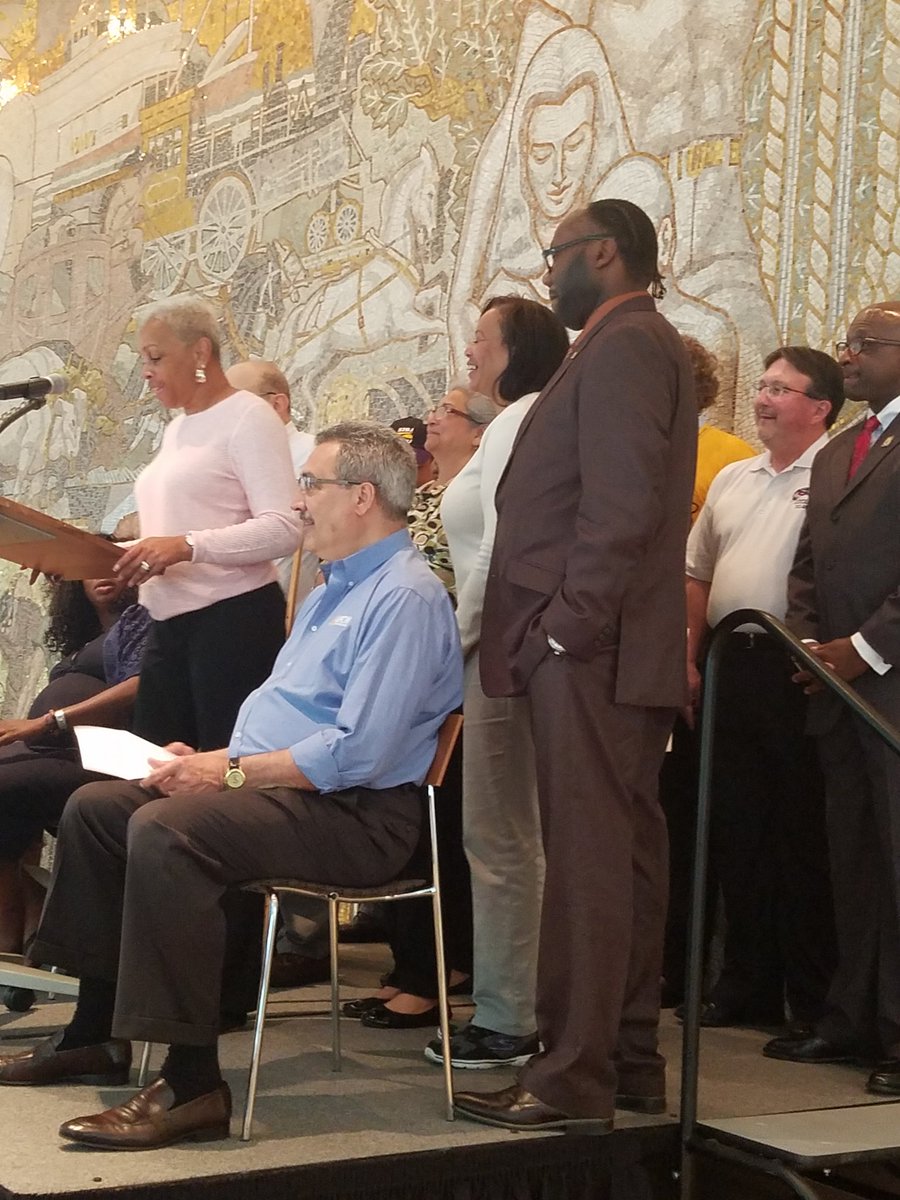 ElizabethDCJWJ's tweet photo. Unions stand together calling that WMATA fix it, fund it, make it fair @ATULocal689 https://t.co/IJ5z4uxXzh