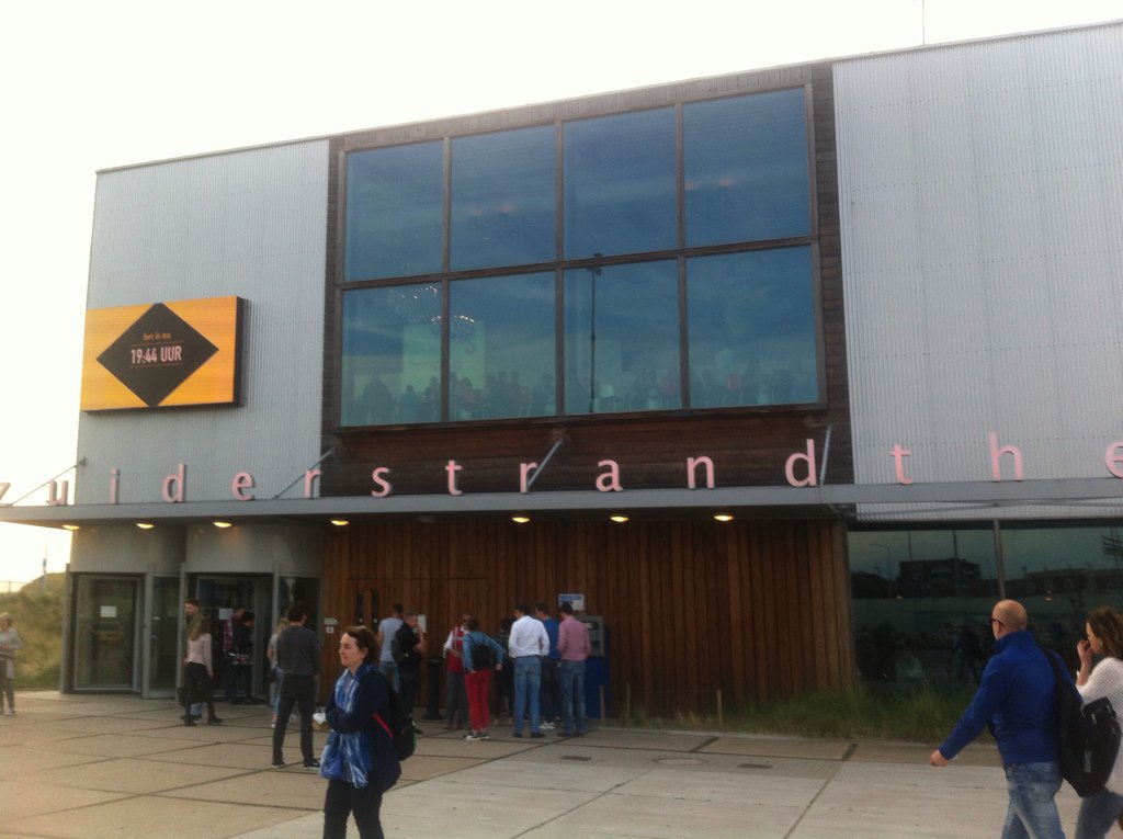 monnieflower's tweet photo. Avondje #LuckyLive #Ziiderstrandtheater 😃 https://t.co/njCX1r3Upf