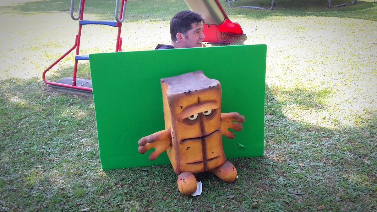 pommorin's tweet photo. Mini #greenscreen with @joerg68700254, @TheClavinover and #BerndDasBrot for #KIKA
@theonlyspoon:
#SetlessSet within a garden set ;-) https://t.co/16eLOOdYM7
